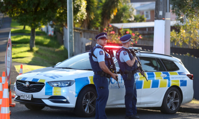 New Zealand Police stand guard in Auckland, New Zealand, on June 19, 2020. (Hannah Peters/Getty Images)