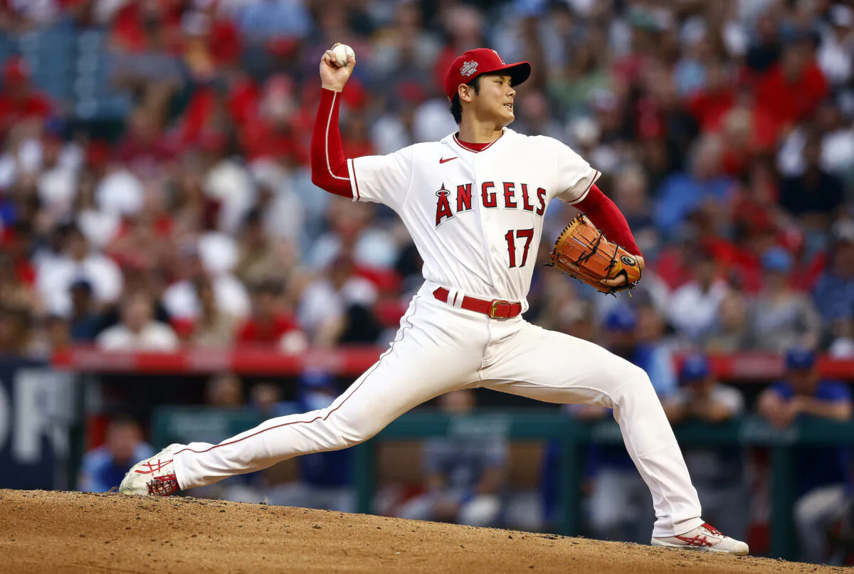 Shohei Ohtani #17 of the Los Angeles Angels throws against the Kansas City Royals in the second inning at Angel Stadium of Anaheim, in Anaheim, on  June 22, 2022. (Ronald Martinez/Getty Images)