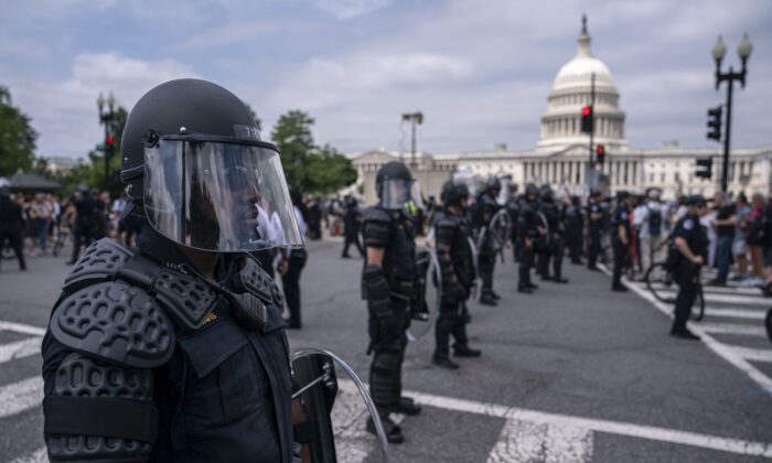 Capitol Police dressed in riot gear stand guard as activists react to the U.S. Supreme Court's ruling in the Dobbs v. Jackson Women's Health Organization case that overturns Roe v. Wade, in front of the court in Washington on June 24, 2022. (Nathan Howard/Getty Images)