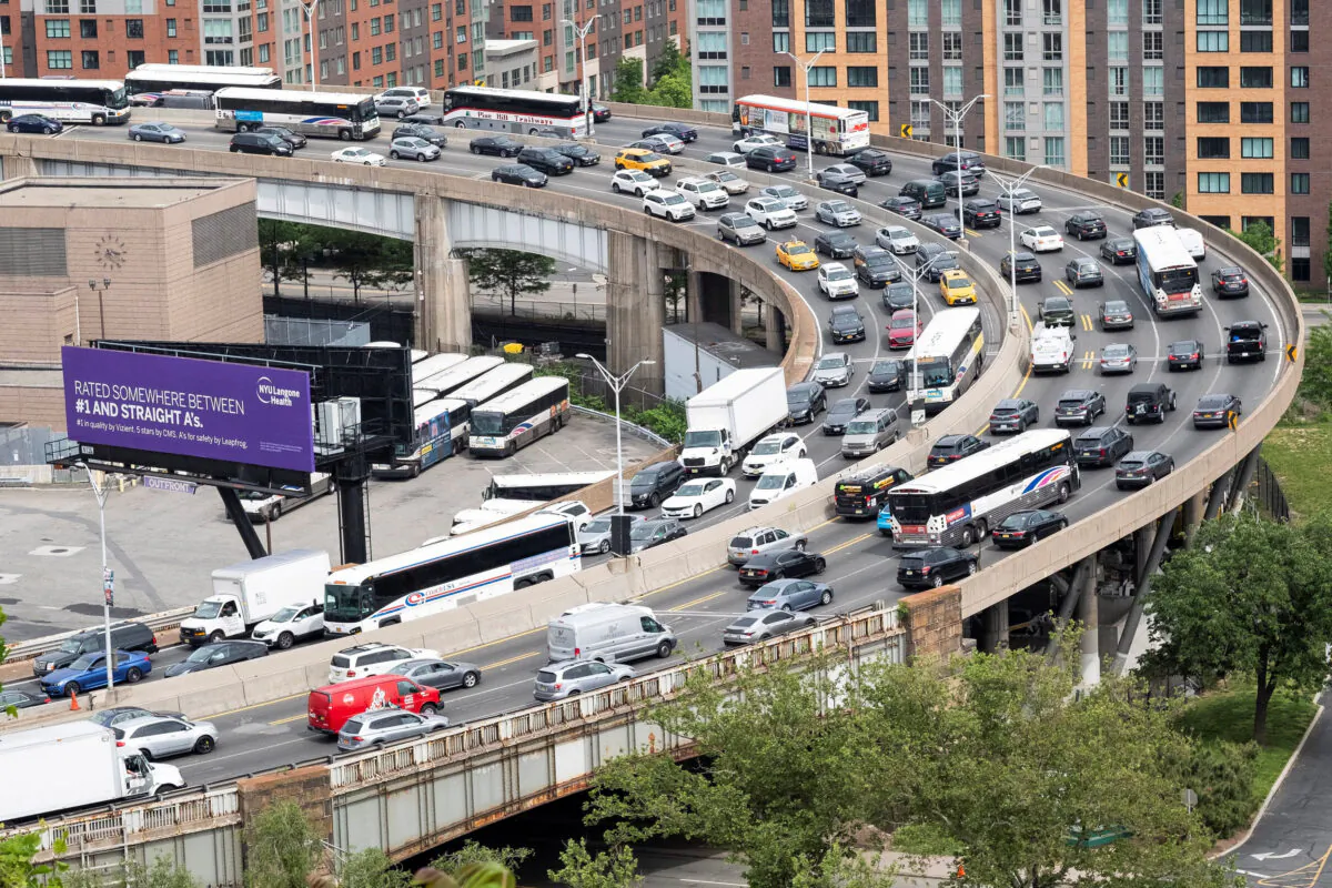 People drive outside the Lincoln Tunnel at the start of the Memorial Day weekend, under rising gas prices and record inflation, in Newport, N.J., on May 27, 2022. (Eduardo Munoz/Reuters)
