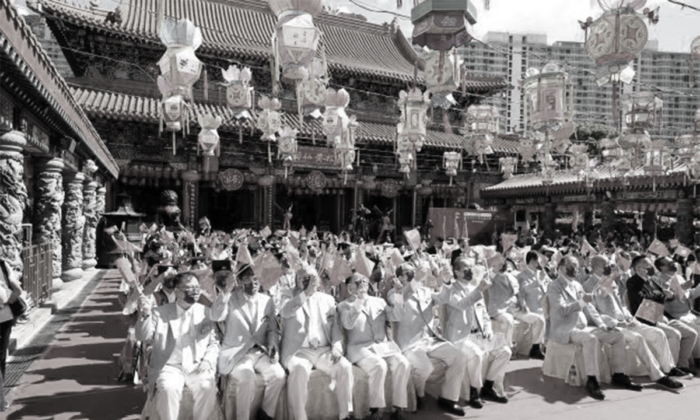 Wong Tai Sin Temple built a flag-raising platform for the first religious place in Hong Kong. (From the website of Sik Sik Yuen)