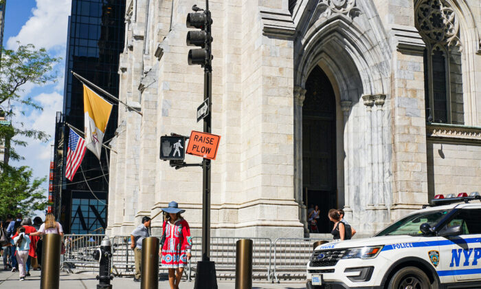 Fencing and Police guard Saint Patrick's Cathedral in New York on Jun. 24, 2022. (Enrico Trigoso/The Epoch Times)