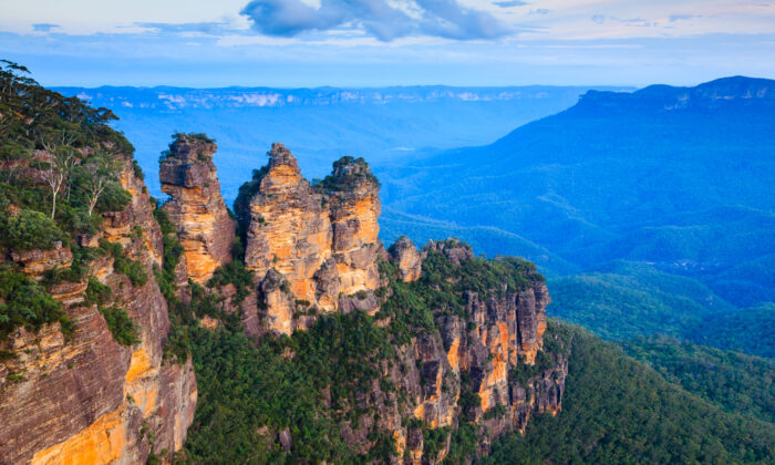 The Three Sisters from Echo Point, Blue Mountains National Park. (Ian Woolcock/ Shutterstock)