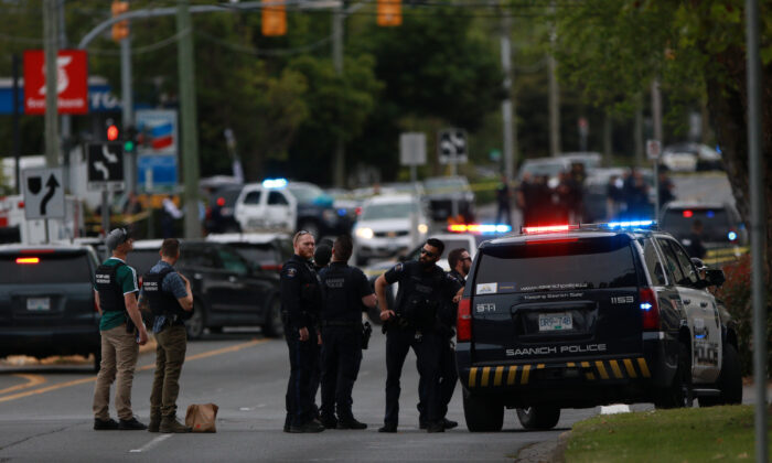Saanich Police joined by Victoria Police and RCMP respond to reports of gunfire involving multiple people and injuries reported during an active situation in Saanich, B.C., on June 28, 2022. (The Canadian Press/Chad Hipolito)