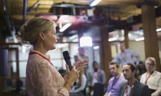 8 Master Tips on How to Get Paid for Public Speaking