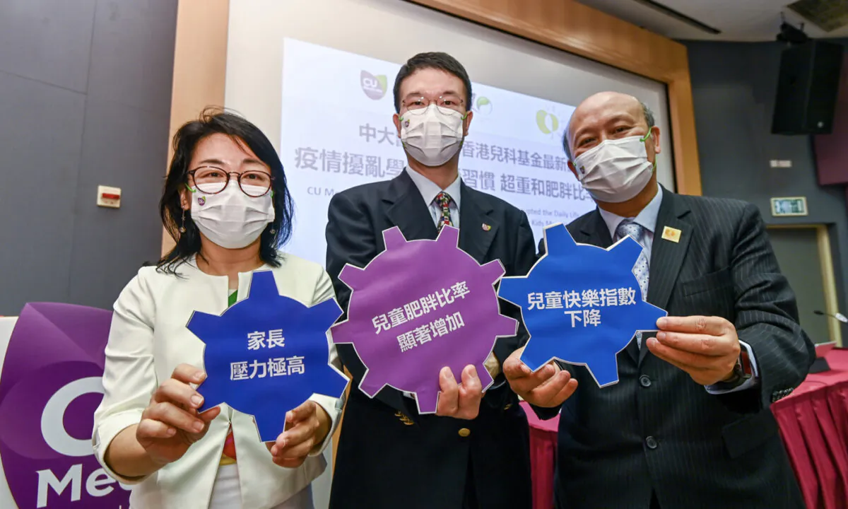 A joint survey by the Department of Pediatrics of CUHK and the Hong Kong Foundation of Pediatrics shows that the rates of overweight and obesity among children in Hong Kong have nearly doubled during the pandemic. (Song Bi-long/The Epoch Times)