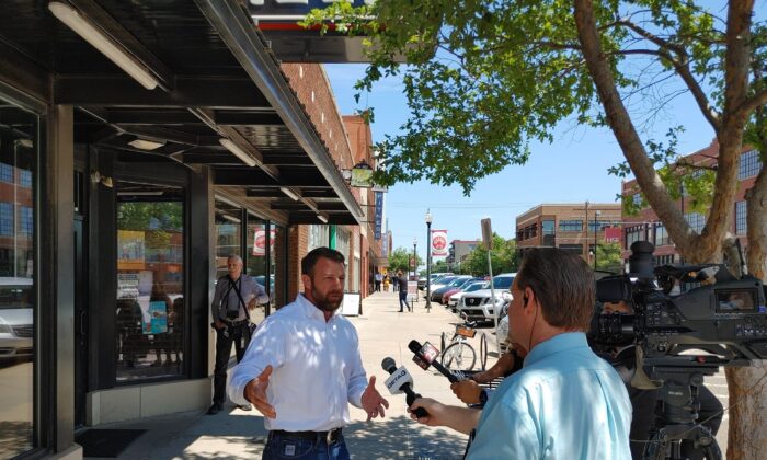 Oklahoma Republican U.S. Senate candidate and U.S. Rep. Markwayne Mullin talks to reporters and voters at a primary day campaign event on June 28 in Oklahoma City. (Jeff Louderback/Epoch Times) 