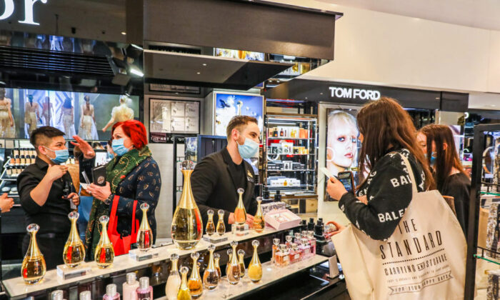Shoppers are seen browsing inside David Jones department store on October 29, 2021 in Melbourne, Australia. (Asanka Ratnayake/Getty Images)