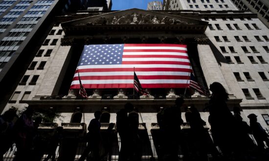 US Stocks Slip, on Track for 4th Monthly Loss This Year