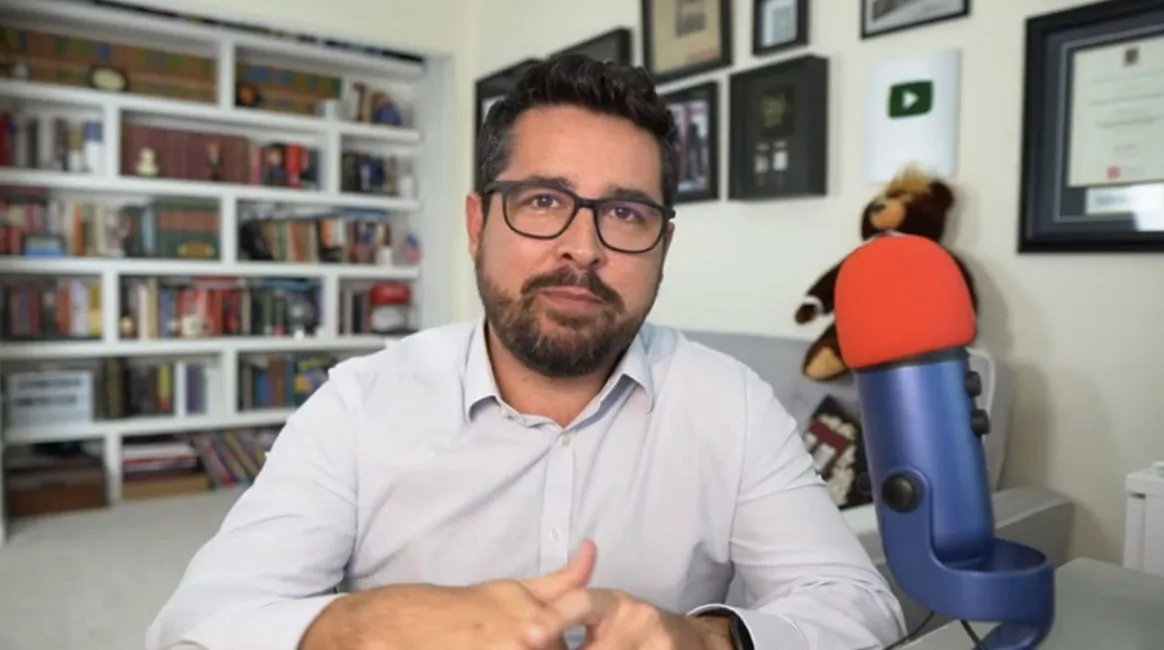 Brazilian journalist Paulo Figueiredo on EpochTV's "Crossroads" program in June 2022. ("Crossroads"/Screenshot via The Epoch Times)