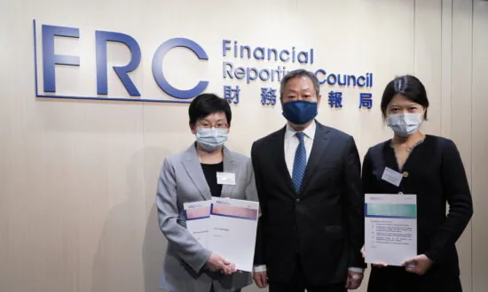 Hong Kong Experiences Shortage of Skilled Auditors Amid Emigration Wave