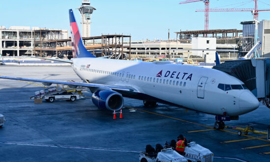 Delta Warns of Challenges Over 4th of July Weekend, Allows Rebookings