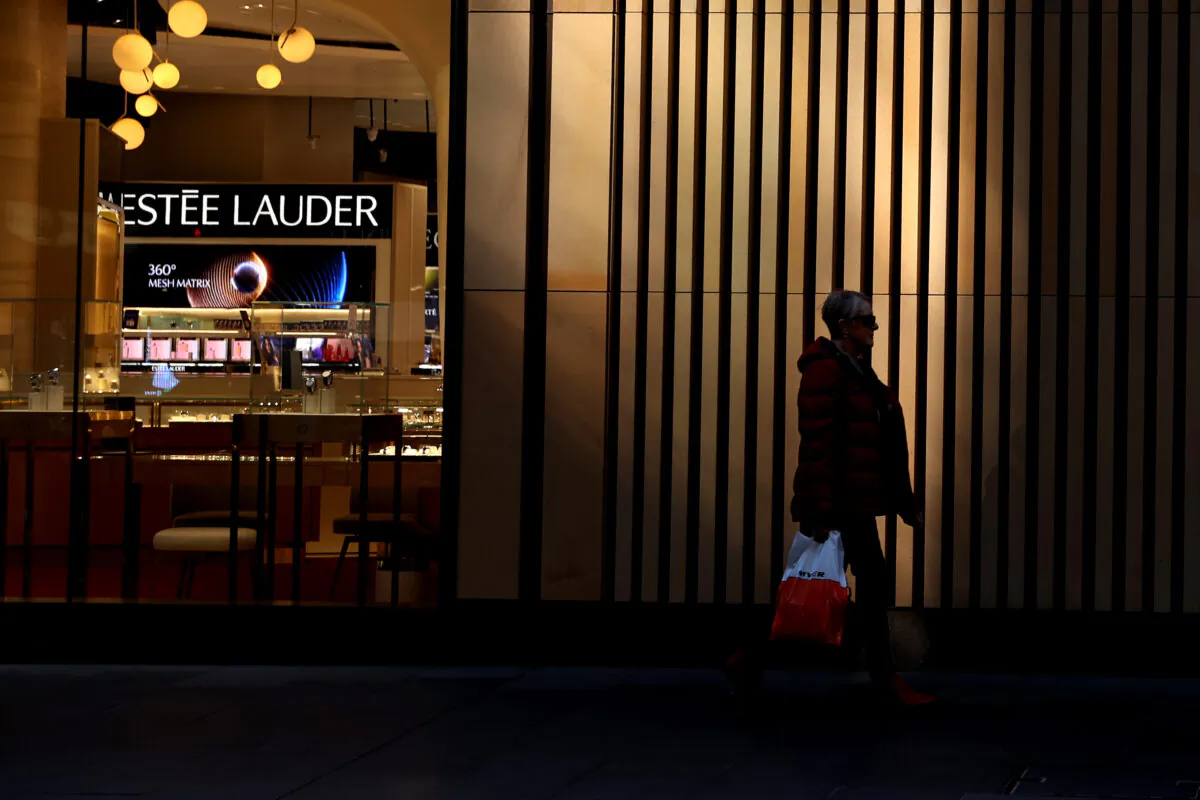 Shoppers walk around Pitt Street Mall in Sydney, Australia, on June 7, 2022. (Brendon Thorne/Getty Images)