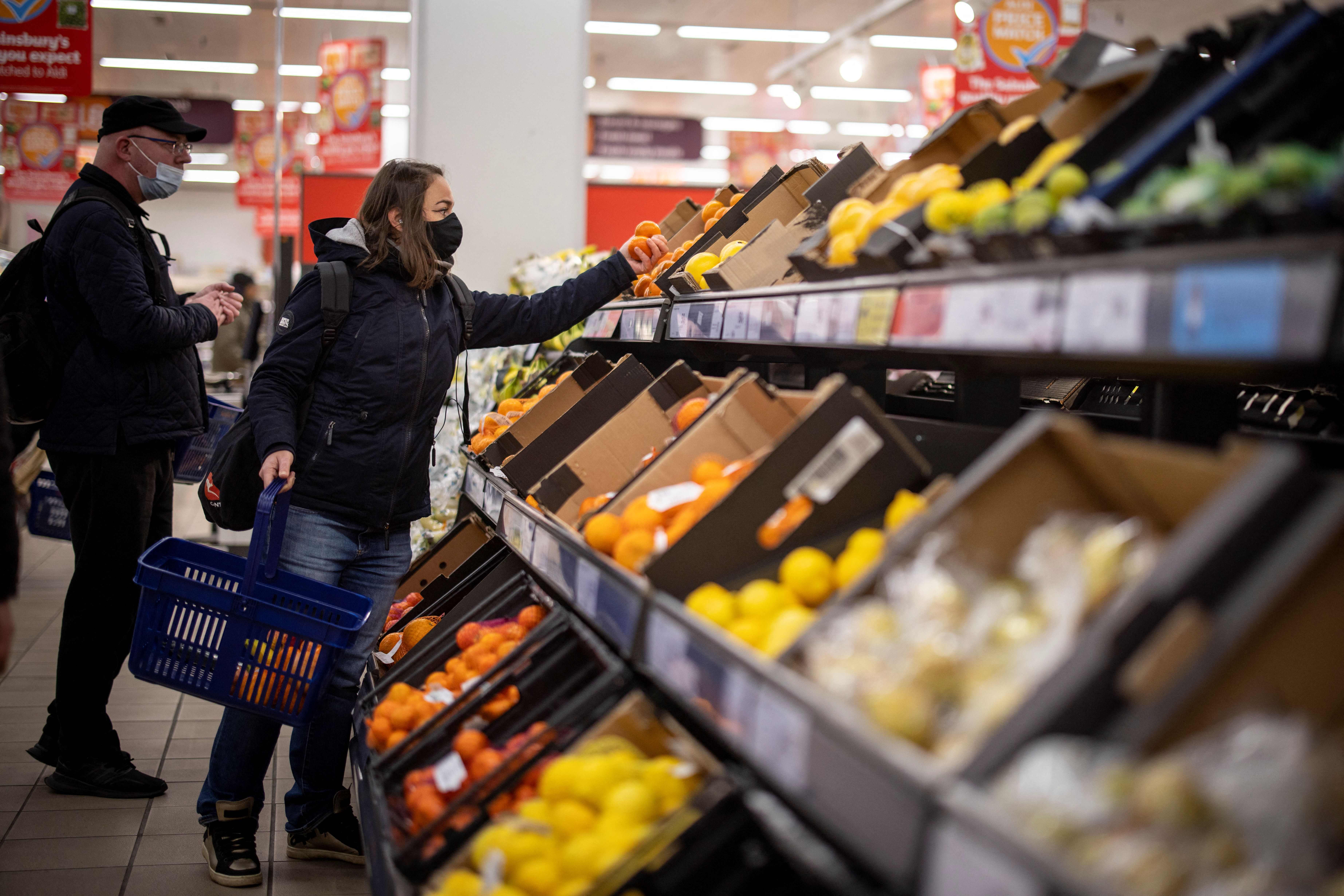 UK Consumers Dealing With Record High Inflation at the Grocery Store - Vimarsana News
