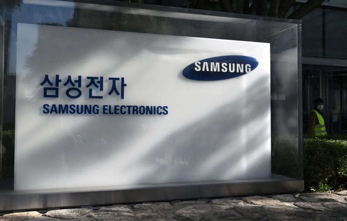 The logo of Samsung Electronics at the company's Seocho building in Seoul, South Korean on Oct. 28, 2021, after South Korean tech giant Samsung Electronics posted a 28-percent jump in operating profit. (Jung Yeon-je /AFP via Getty Images) 