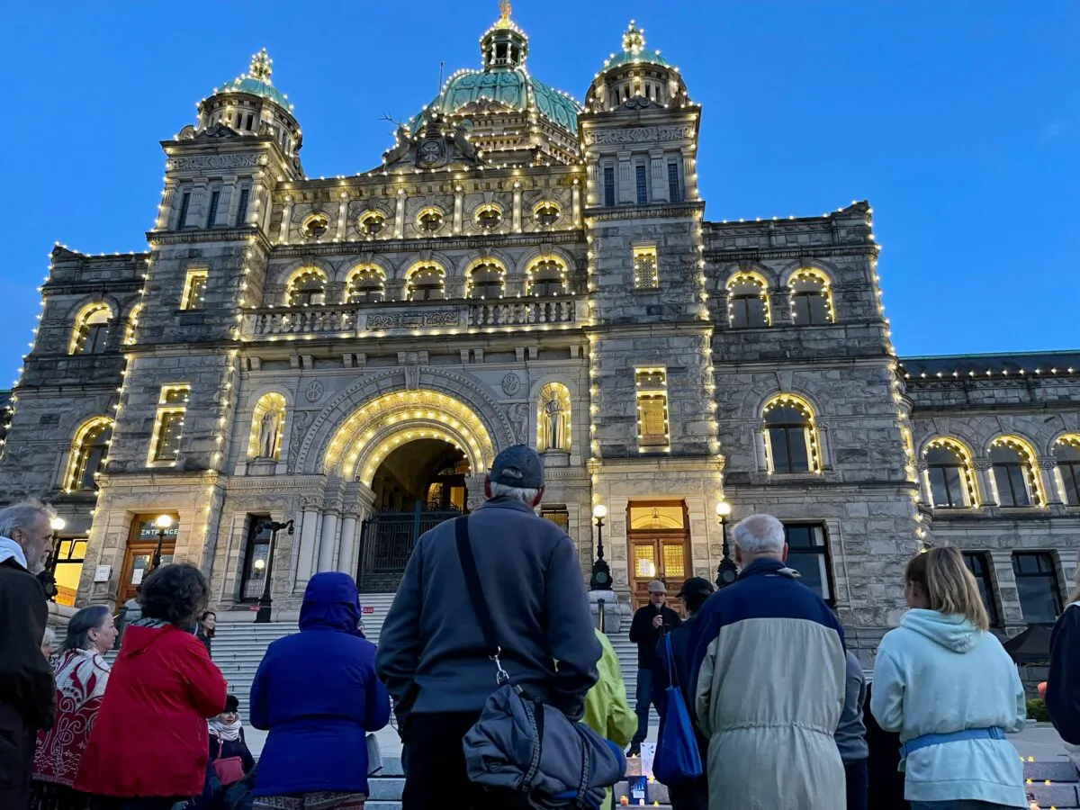 Supporters gather at a candlelight vigil to honour those who lost their lives or were injured by COVID-19 vaccines or mandates, held by the Canada Health Alliance and Vaccine Choice Canada, in Victoria, B.C., on June 18, 2022. (Courtesy Vaccine Choice Canada)