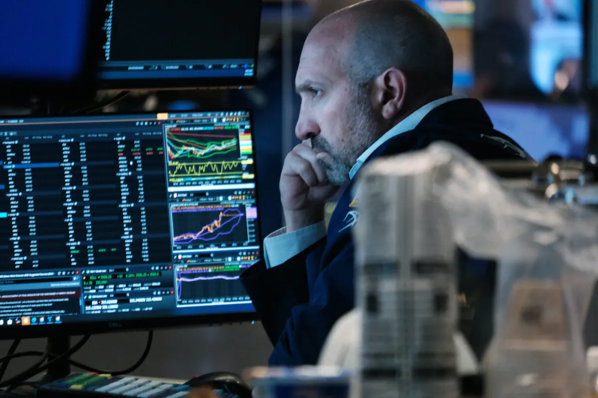A trader on the floor of the New York Stock Exchange (NYSE) on June 27, 2022. (Spencer Platt/Getty Images)