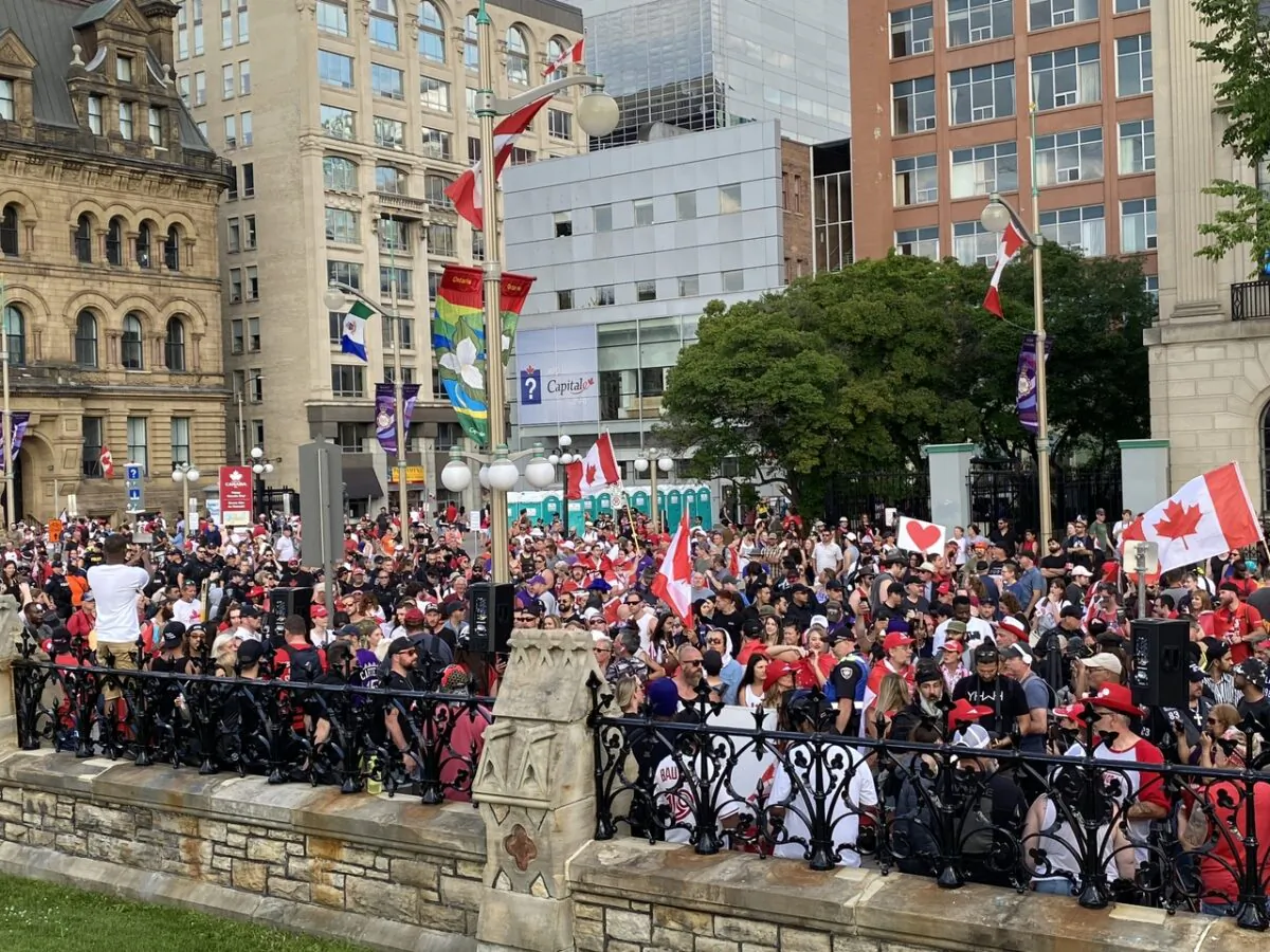 Crowds gather in downtown Ottawa to call for freedom and mark Canada Day on July 1, 2022. (Limin Zhou/The Epoch Times)