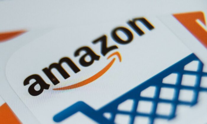 2019 年 8 月 28 日，美国在线商店应用程序亚马逊的徽标显示在法国里尔的平板电脑上。（Denis Charlet/AFP via Getty Images）