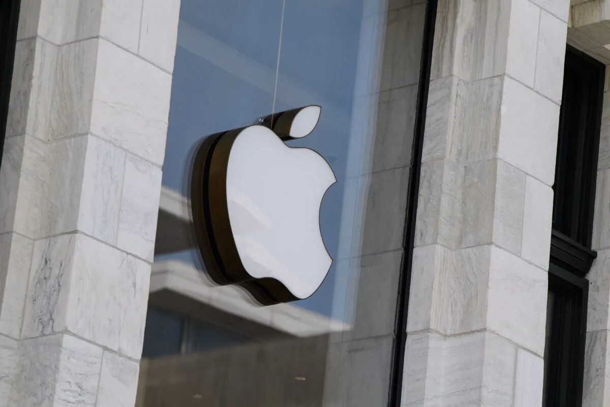 The Apple logo at the entrance of an Apple store in Washington on Sept. 14, 2021. (Nicholas Kamm/AFP via Getty Images)