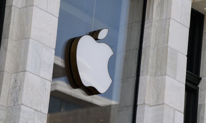 The Apple logo at the entrance of an Apple store in Washington on Sept. 14, 2021. (Nicholas Kamm/AFP via Getty Images)