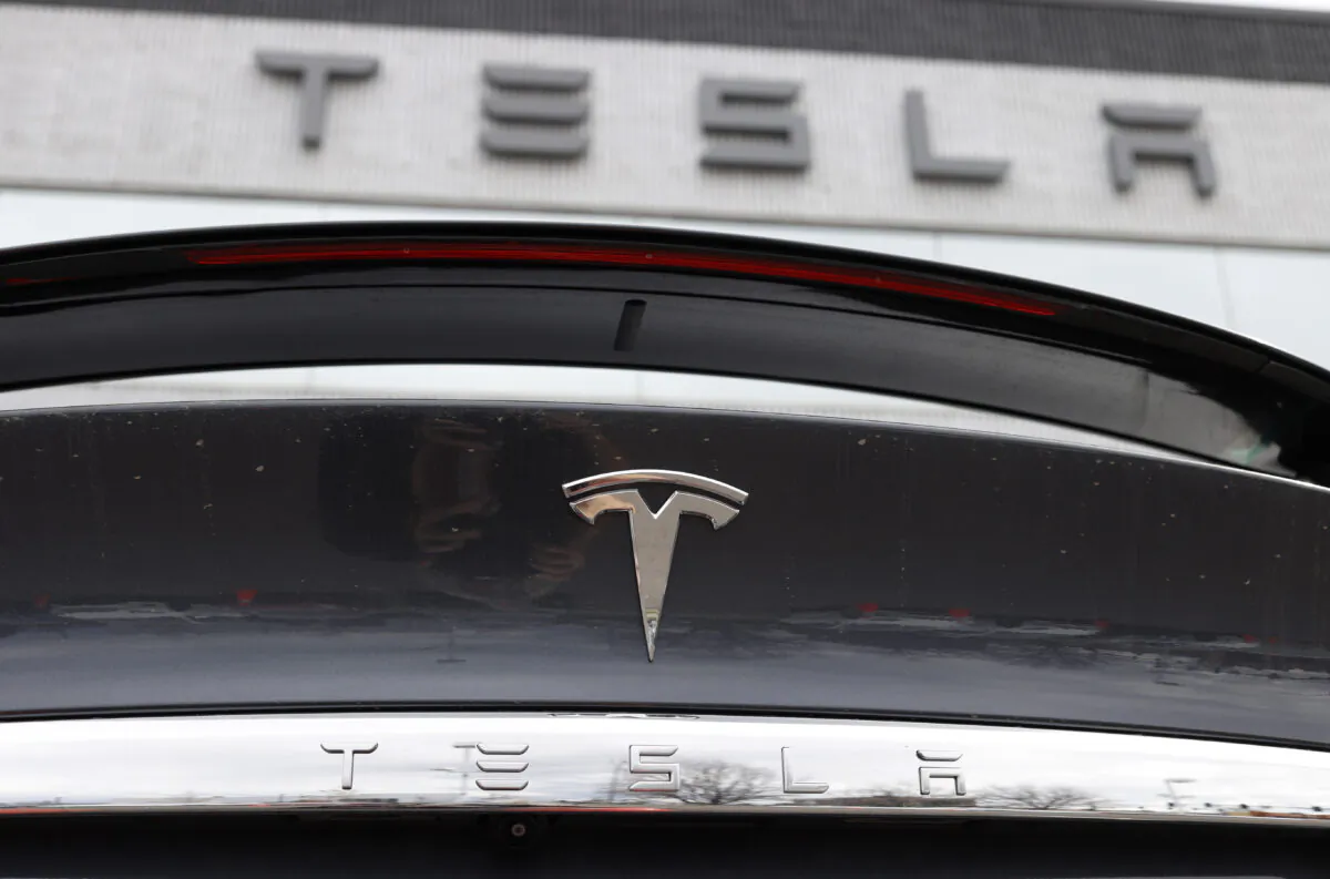 The company logo shines off the rear deck of an unsold 2020 Model X at a Tesla dealership in Littleton, Colo., on April 26, 2020. (David Zalubowski/AP Photo)