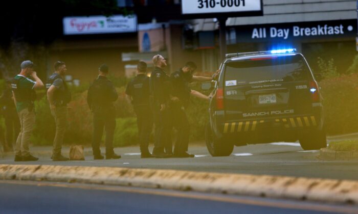 Saanich Police joined by Victoria Police and RCMP respond to reports of gunfire involving multiple people and injuries reported during an active situation in Saanich, B.C., June 28, 2022. (The Canadian Press/Chad Hipolito)