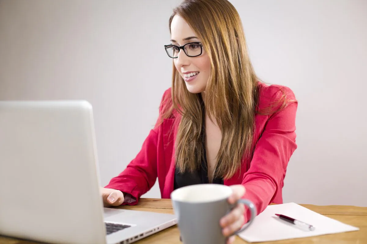 A startup on online platforms is an excellent idea for those who like flexible working hours and complete control over their income. (PourquoiPas/Pixabay)