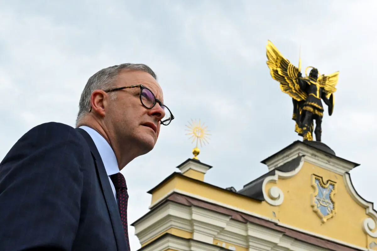 Australian Prime Minister Anthony Albanese is seen as he visits Maidan square in Kyiv, Ukraine, Sunday, July 3, 2022. Mr Albanese made a 12 hours long visit to Kyiv meeting with Ukrainian President Volodymyr Zelenskiy. (AAP Image/Lukas Coch)