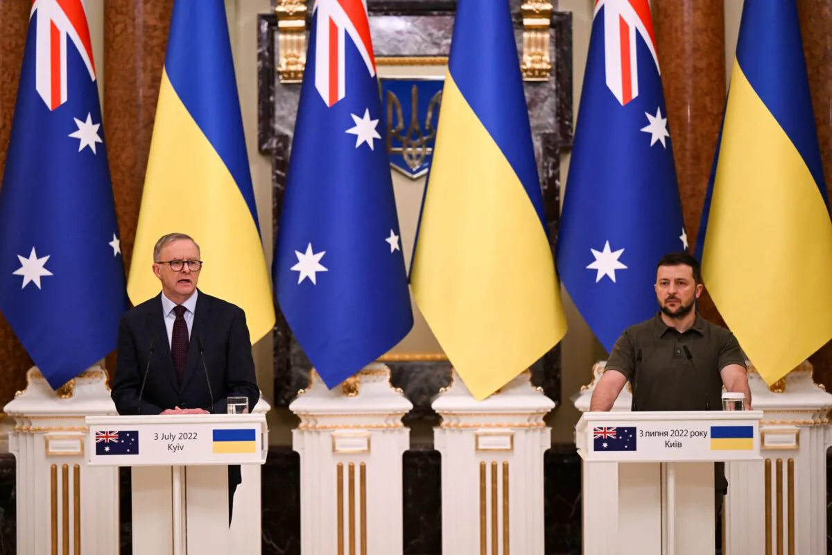 Australian Prime Minister Anthony Albanese (l) and Ukrainian President Volodymyr Zelenskyy speak to the media during a press conference at the Presidential Palace in Kyiv, Ukraine, Sunday, July 3, 2022. Mr Albanese made a 12 hours long visit to Kyiv meeting with Ukrainian President Volodymyr Zelenskyy. (AAP Image/Lukas Coch)