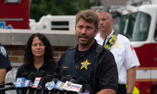 At Least 6 Killed in July 4 Parade Shooting; City Issues Curfew After Jayland Walker Protest Chaos | NTD Evening News