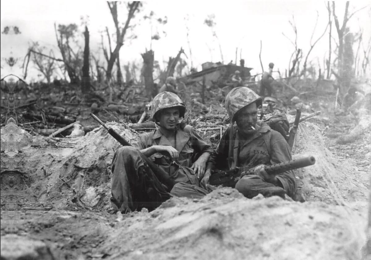 A U.S. Marine (R) cradles his M1919 Browning machine gun at Peleliu during World War II. (Public domain)