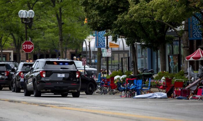 First responders work the scene of a shooting at a Fourth of July parade on July 4, 2022 in Highland Park, Illinois.  ( Jim Vondruska/Getty Images)