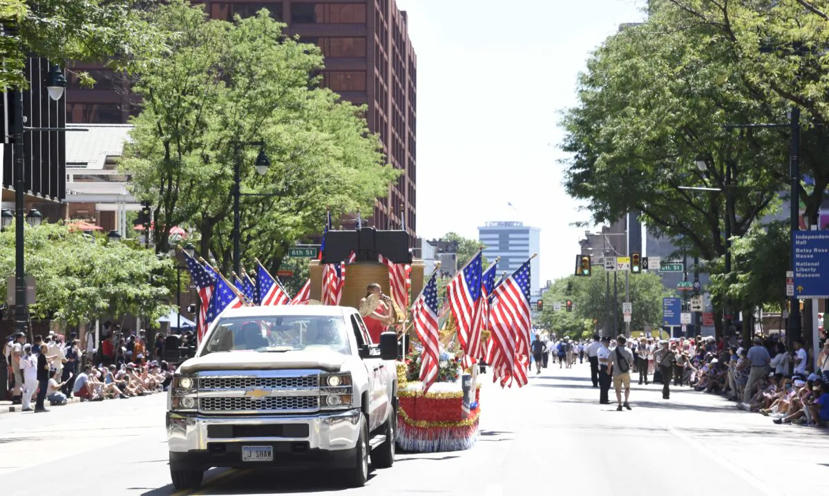 Salute to America Independence Day Parade was held in Philadelphia on July 4, 2022 to celebrate the 246th anniversary of the Declaration of Independence. (Leon Liu/The Epoch Times)