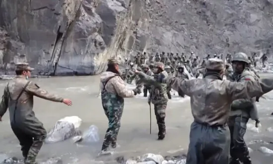 Indian and Chinese Troops Clash on Disputed Border Over New Indian Road: Experts