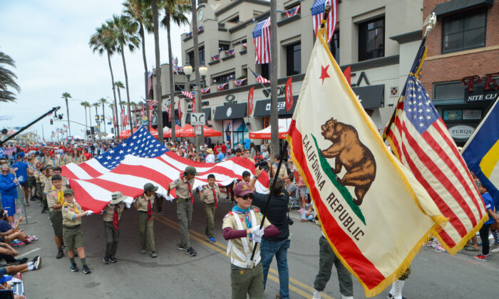 A view of the Fourth of July Parade in Huntington Beach, Calif., on July 4, 2022. (Alex Lee/The Epoch Times)