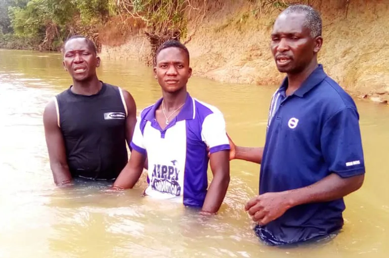 Pastor Andrew Garba (L) and Pastor Ezekiel Garba baptizing a church member in Kasan kogi town. (Courtesy of Pastor Andrew Garba)