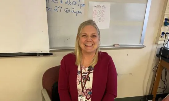 Pennsylvania Teacher Suspended After Discussion on Standing for Pledge of Allegiance Offends Students