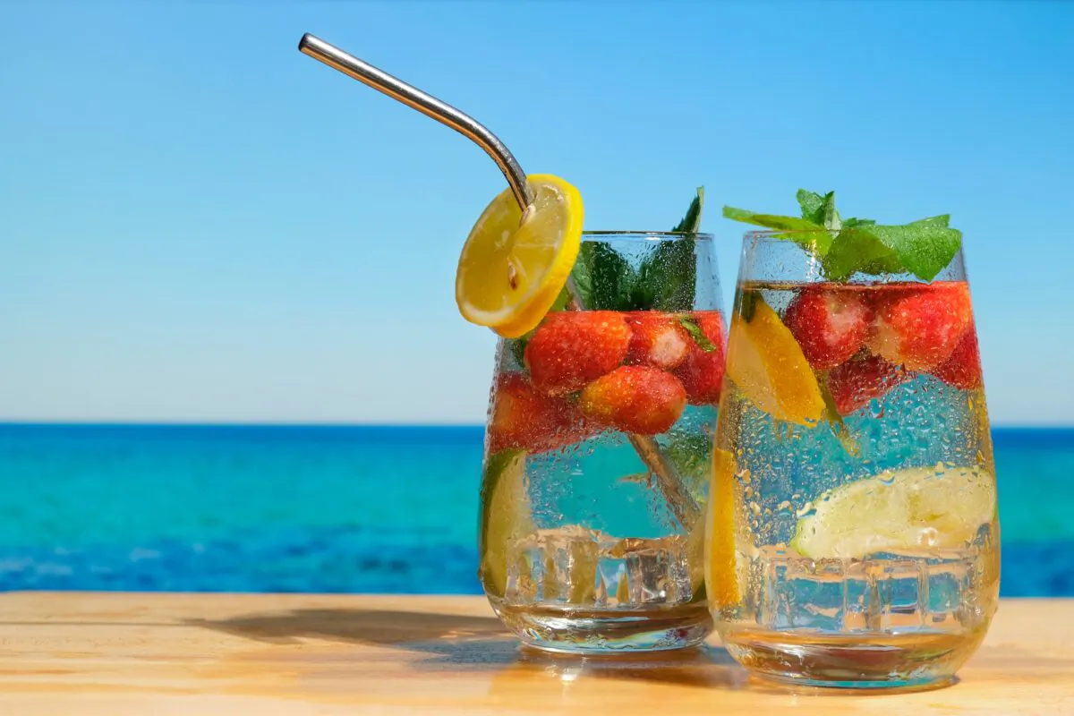 Happy hour doesn’t have to interfere with a healthy lifestyle if you sip strategically. (Dreamstime/TNS)