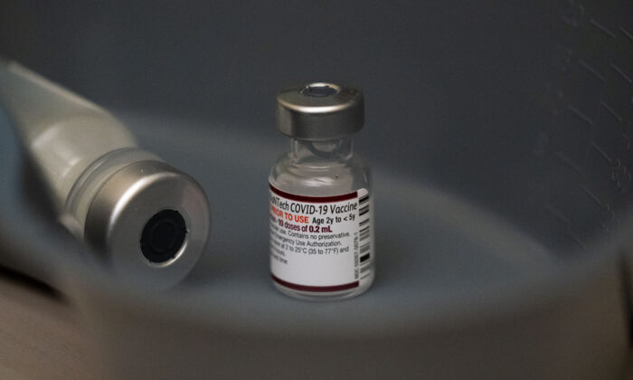 A vial of Pfizer's COVID-19 vaccine in Seattle, Wash., on June 21, 2022. (David Ryder/Getty Images)