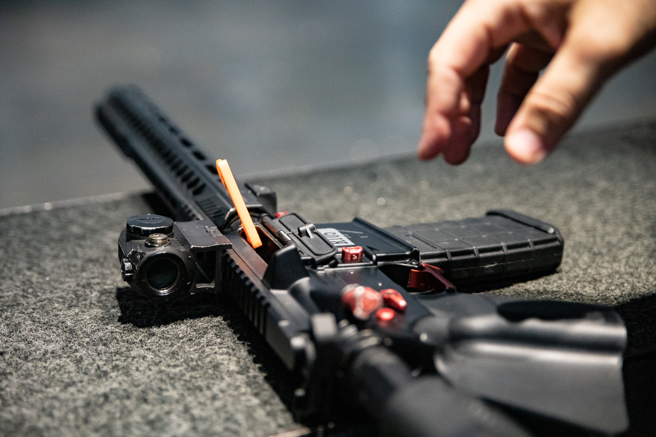 Texas Lawmakers Advance Bill to Raise Age for Buying Semiautomatic Rifles to 21 - Vimarsana News