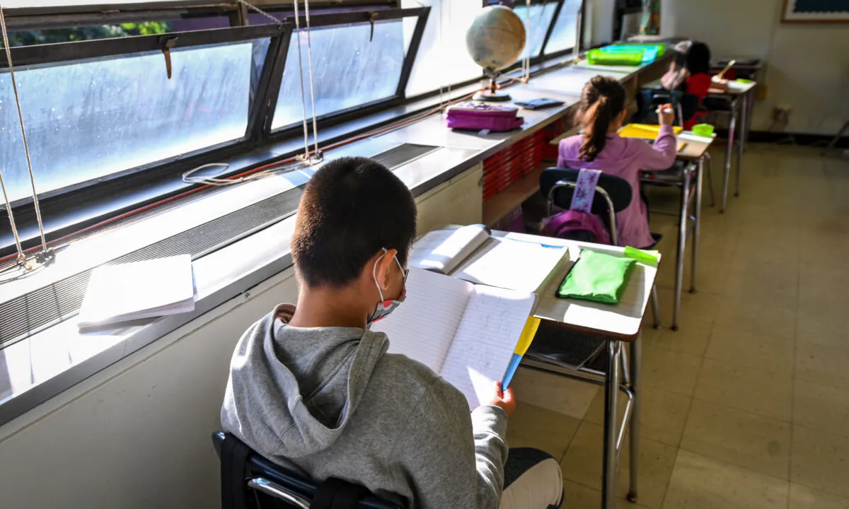 Students attend class in New York City on Oct. 1, 2020. (Michael Loccisano/Getty Images)