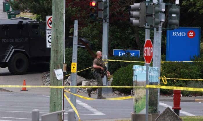 Saanich Police joined by Victoria Police and RCMP respond to shots of gunfire involving multiple people and injuries reported at the Bank of Montreal during an active situation in Saanich, B.C., on June 28, 2022 (The Canadian Press/Chad Hipolito)