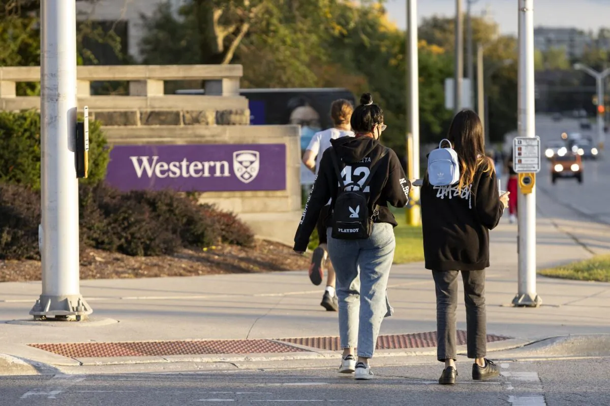 Students walk at the Western University campus in London, Ont. on Sept. 15, 2021. (The Canadian Press/Nicole Osborne)