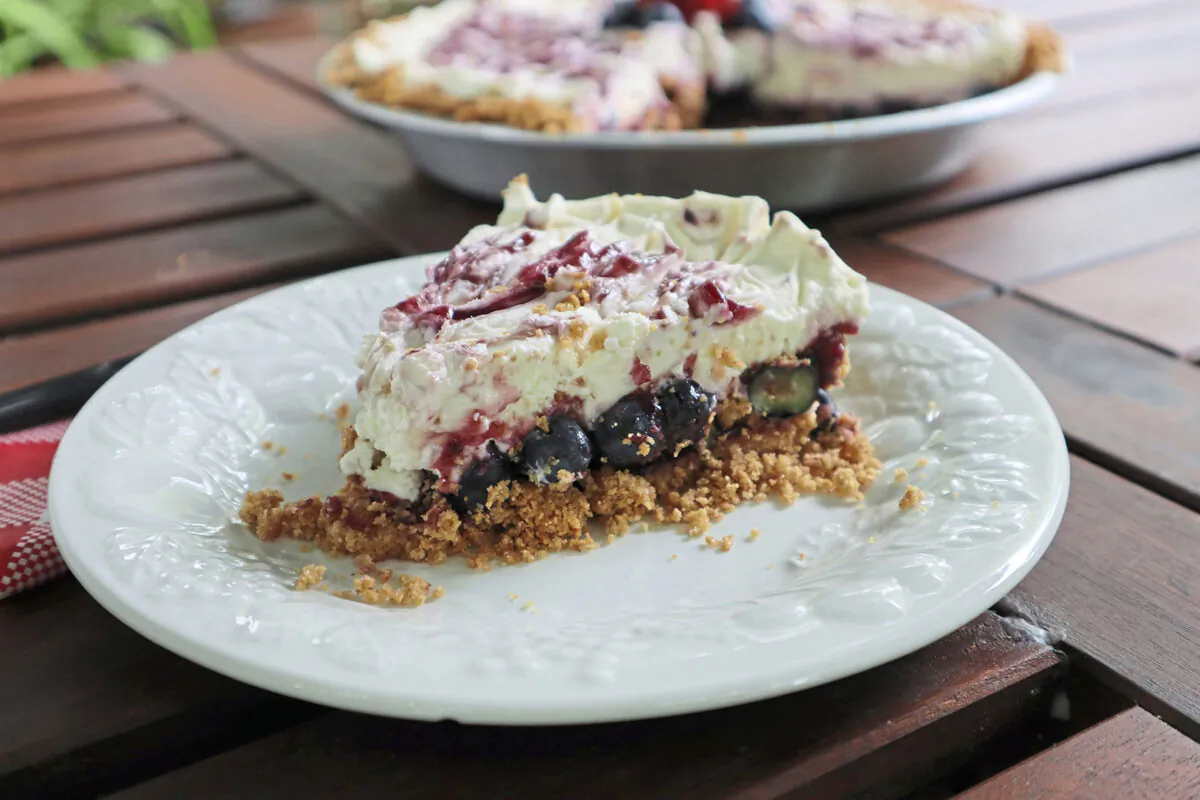 This easy-to-make blueberry pie highlights the flavors and textures of fresh blueberries, with a crisp and nutty graham cracker crust. (Gretchen McKay/Pittsburgh Post-Gazette/TNS)