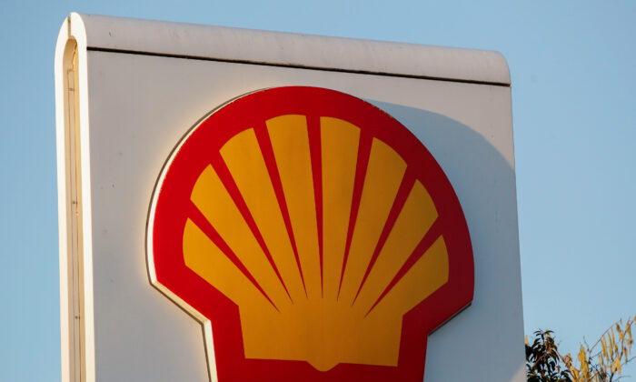 The Shell petrol station in Milton Keynes, Britain on Jan. 5, 2022. (Andrew Boyers/Reuters)