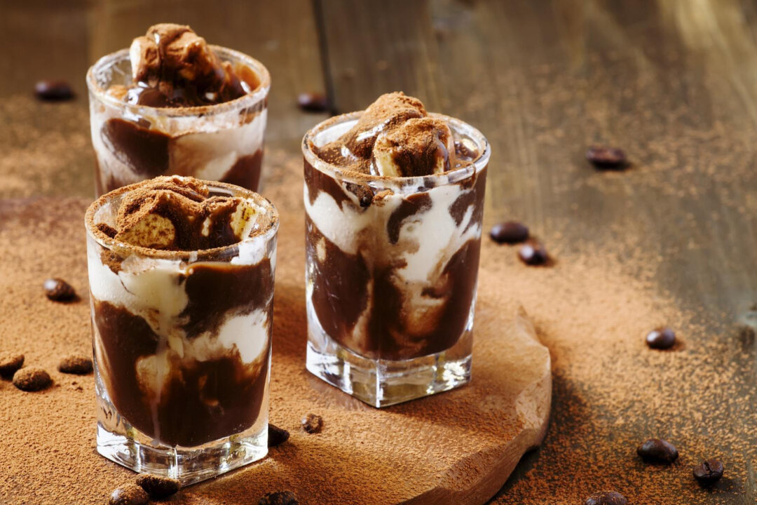 Frosted Coffee Floats can be easily put together for an indulgent dessert.  (5PH/Shutterstock)