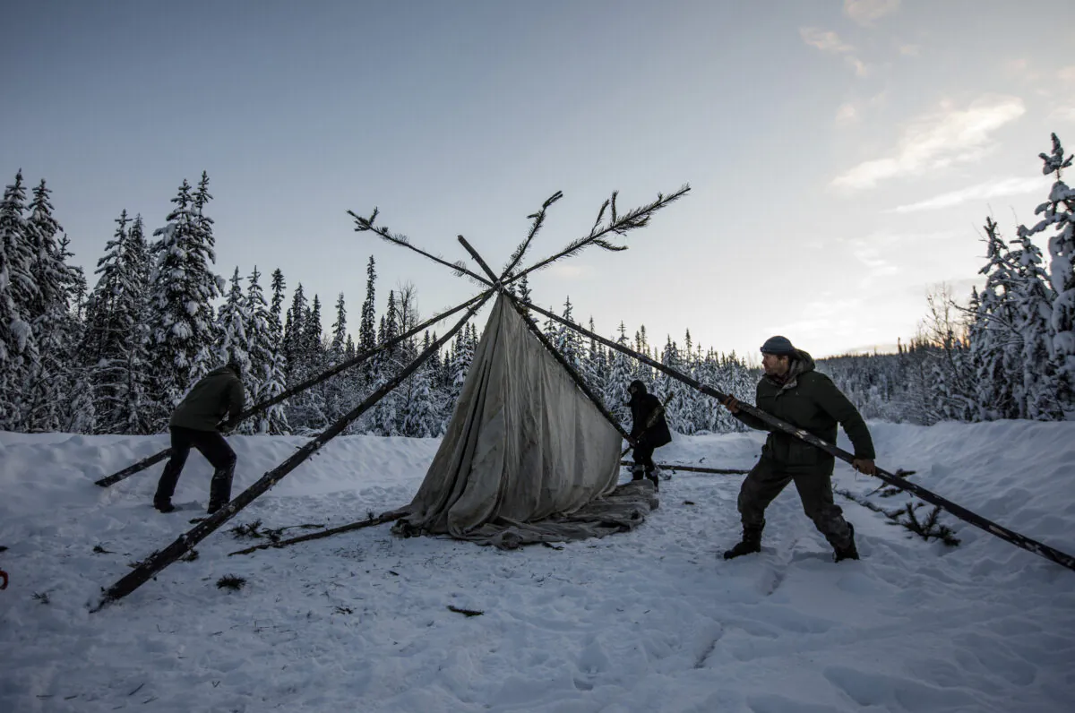 Supporters of the Wet'suwet'en hereditary chiefs and who oppose the Coastal Gaslink pipeline set up a support station at kilometre 39, just outside of Gidimt'en checkpoint near Houston B.C., on Jan. 8, 2020. (Jason Franson/The Canadian Press)