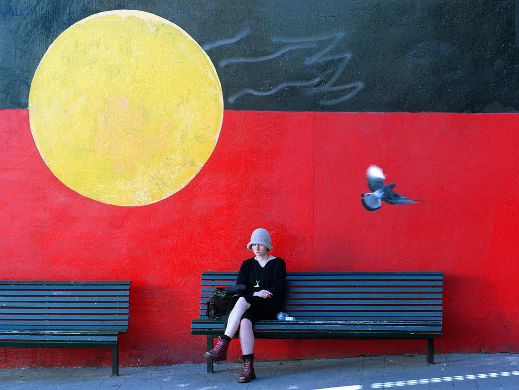 A mural of the Aboriginal flag adorn a wall in Sydney, Australia, on April 7, 1998. (Torsten Blackwood/AFP via Getty Images)
