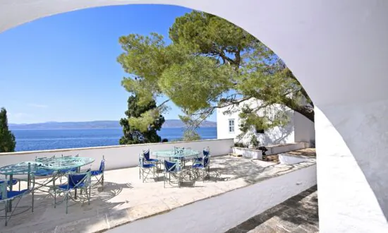 A Truly Priceless Hydra Island Manor